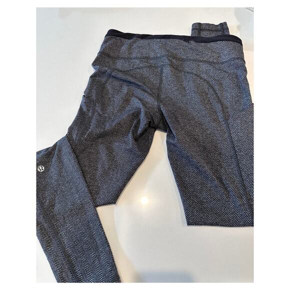 Lululemon leggings size. 8 - Picture 4 of 8
